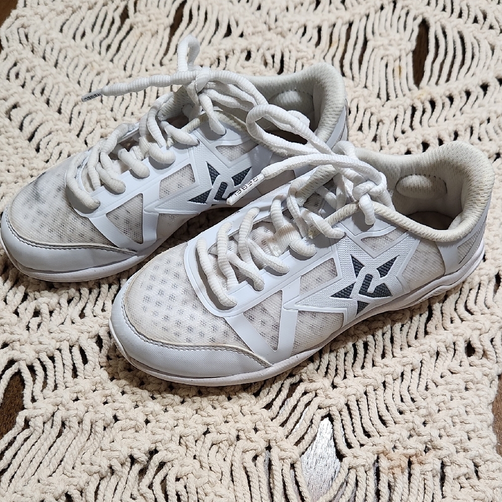 Rebel Ruthless White Cheer Shoes